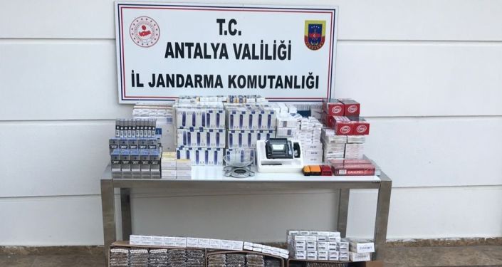 Antalya’da kaçak alkol, bandrolsüz sigara ve tütün operasyonu