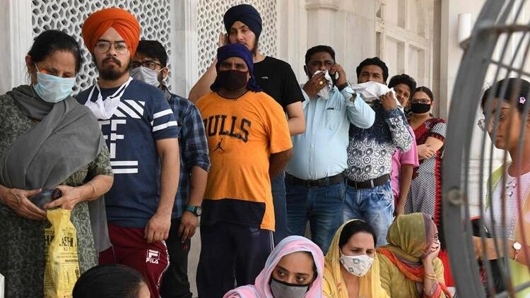 Hindistan’da Kovid-19’dan ölenlerin sayısı 320 bini aştı