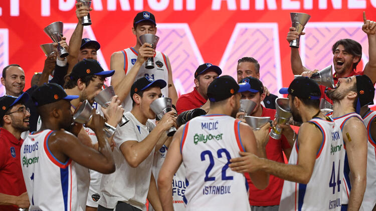 Spor federasyonları ve kulüpler, THY Avrupa Ligi şampiyonu Anadolu Efes’i kutladı