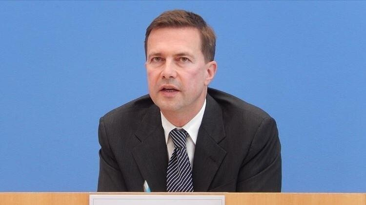 Alman hükümeti, Başbakan Merkel’in dinlenmesi olayının aydınlatılması için milletlerarası kurumlarla temasta