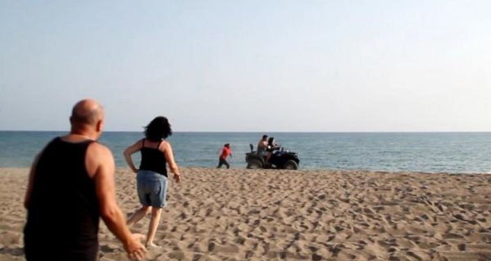 ATV ile caretta caretta yuvalarının üstünden geçen şoföre bölgedeki gönüllüler sert reaksiyon gösterdi