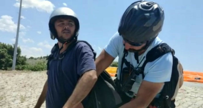 Burdurlu çiftçi de paraşütçü oldu: ‘Abi gözünü seveyim etme, indir abi’