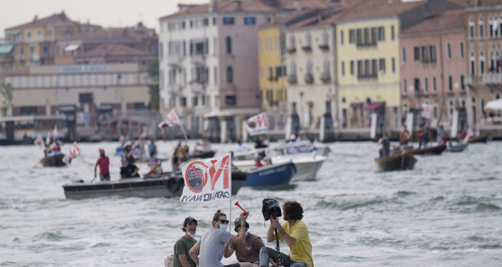 Kruvaziyer gemilerinin Venedik’e geri dönüşü protestolarla karşılandı