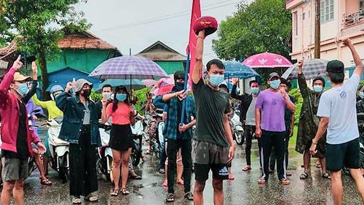 Myanmar’da ordunun darbe zıtlarına silahlı müdahalesi sonucu ölenlerin sayısı 840’a çıktı