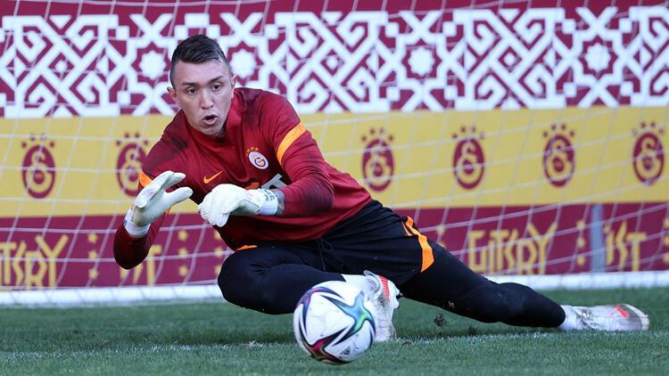 Galatasaray’da Muslera grupla çalıştı