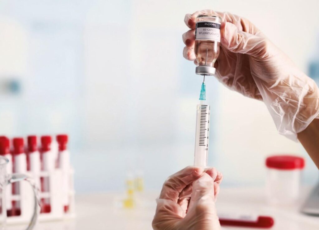 Aşısız çalışan tartışması