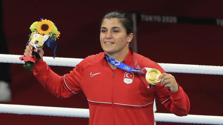 “Busenaz Sürmeneli bomba atar üzere yumruk atar”