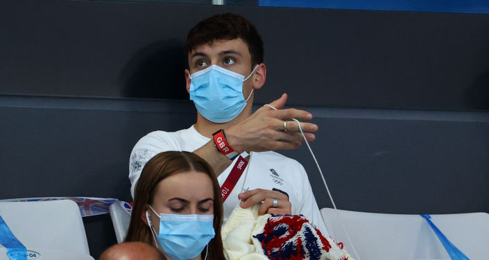 Tokyo Olimpiyatları’nda tribünlerde örgü ören Daley: Köpek kıyafeti örüyordum