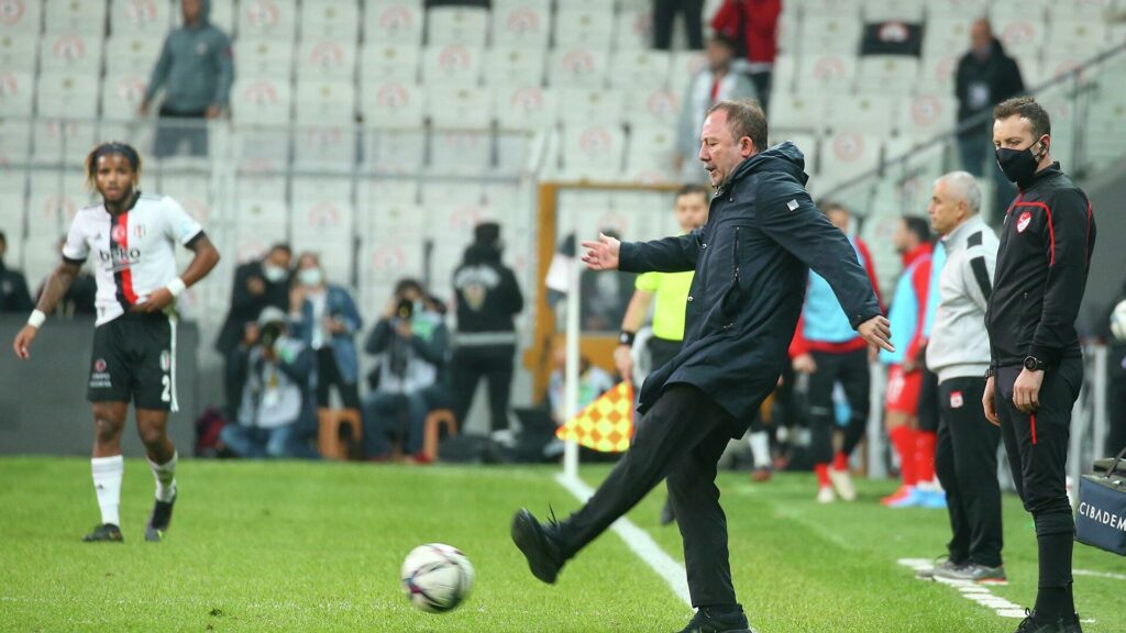 Sergen Yalçın: Finansal kısıtlamalar var, euro aldı başını gidiyor, transfer kolay değil