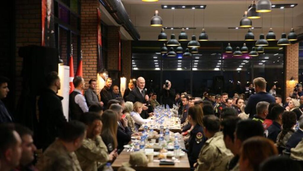 Bakan Soylu, güvenlik güçleriyle sahur yaptı: ‘Doğu ve Güneydoğu’da Allah’a hamdolsun bir huzur var’