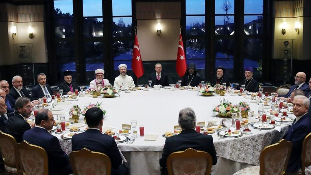 Cumhurbaşkanı Erdoğan, azınlık cemaatlerinin temsilcileriyle iftarda bir ortaya geldi