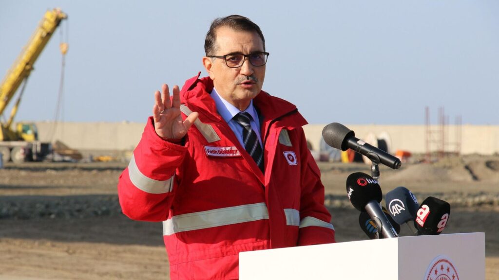 Güç Bakanı: 2020’de dünyanın en büyük deniz su altı doğalgaz keşiflerinden birine imza attık