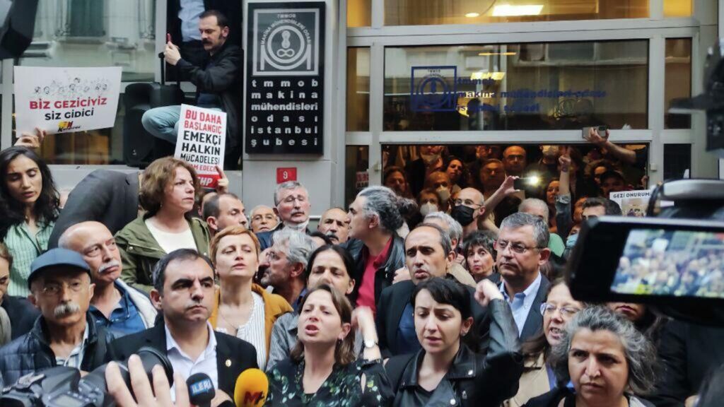 İstanbul Valiliği: Taksim’deki Seyahat davası protestosunda 51 kişi gözaltına alındı