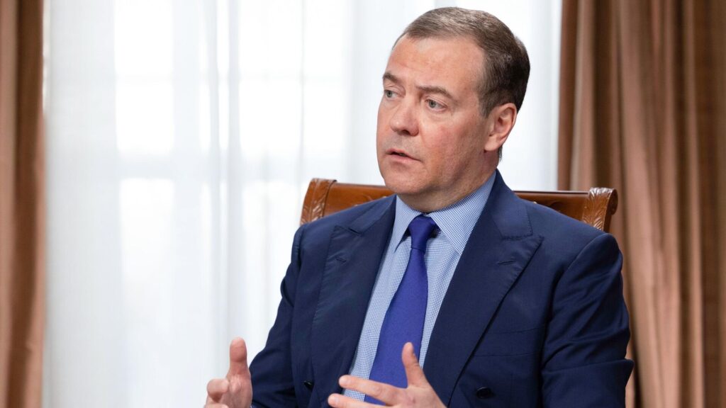 Medvedev: Twitter, Musk periyodunda yine demokratik olmayacak
