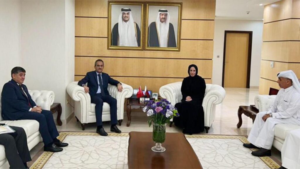 Özer, Katarlı Mevkidaşı Al-Nuaimi ile görüştü