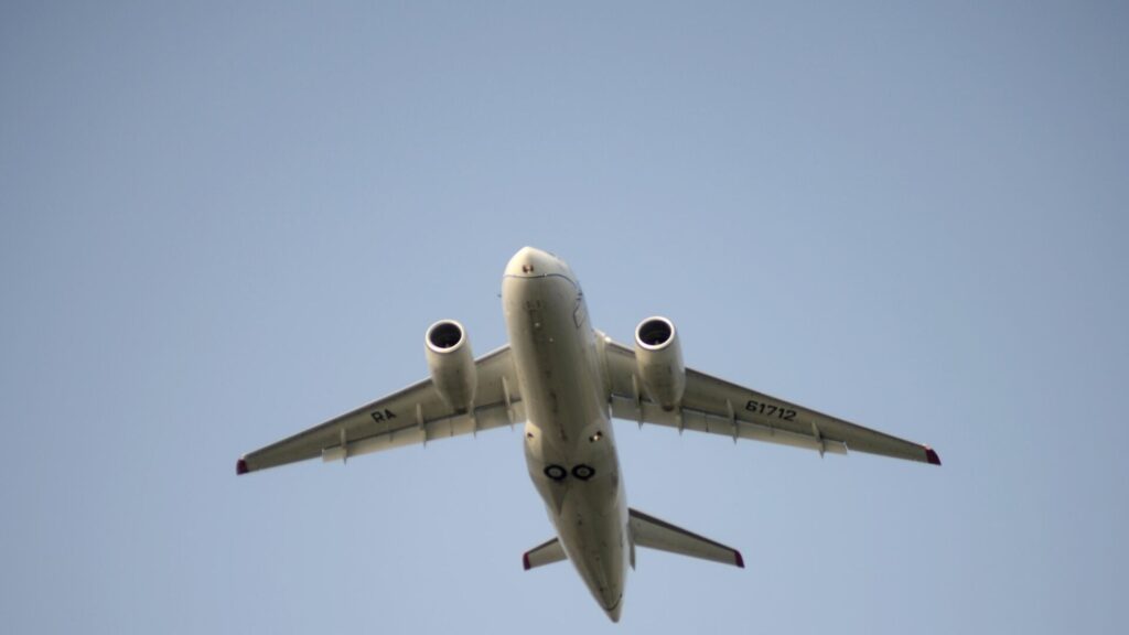 Rus pilot Yaroşenko’yu taşıyan uçak Vnukovo Havalimanı’na indi