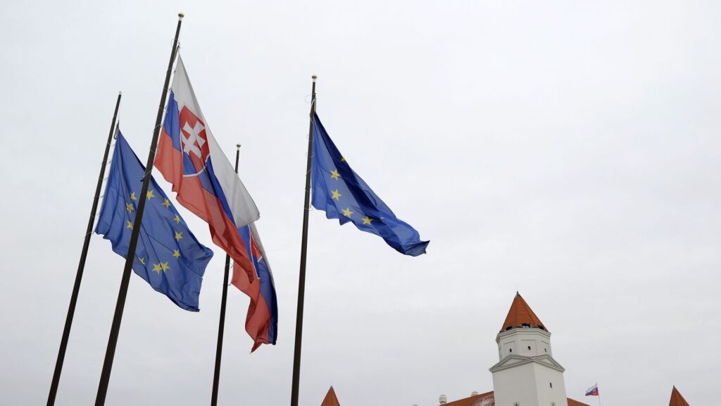 Slovakya eski Başbakanı ve İçişleri Bakanı hakkında soruşturma başlatıldı