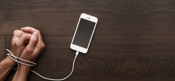 Yalnızlık ve Telefon Bağımlılığıen YENİ MEDYA