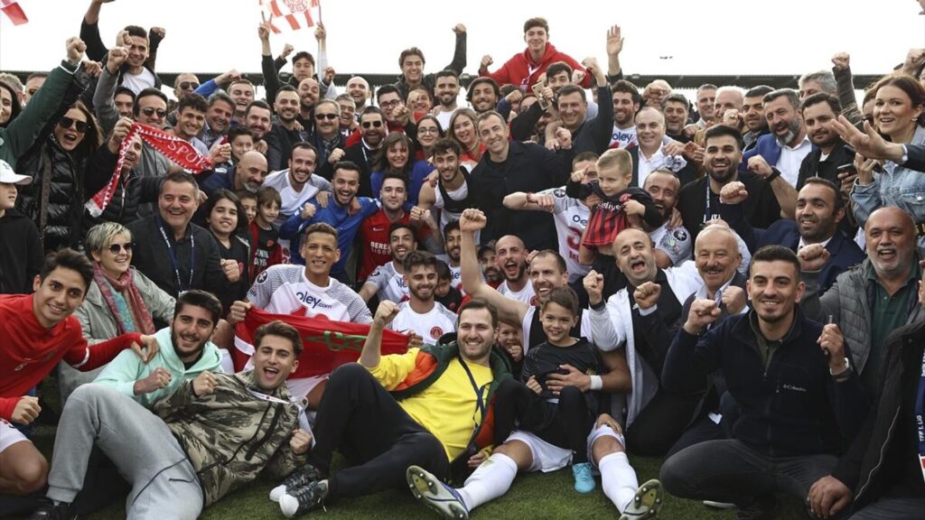 Ümraniyespor birinci sefer Harika Lig’de: ‘Sokakları denize çıkmayan semtin çocuklarına armağan olsun’